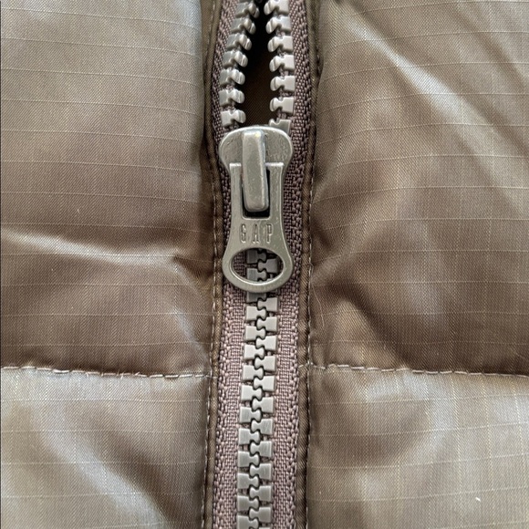 GAP Men’s Green Quilted Puffer Vest – Size Large – Like New - Picture 4 of 8